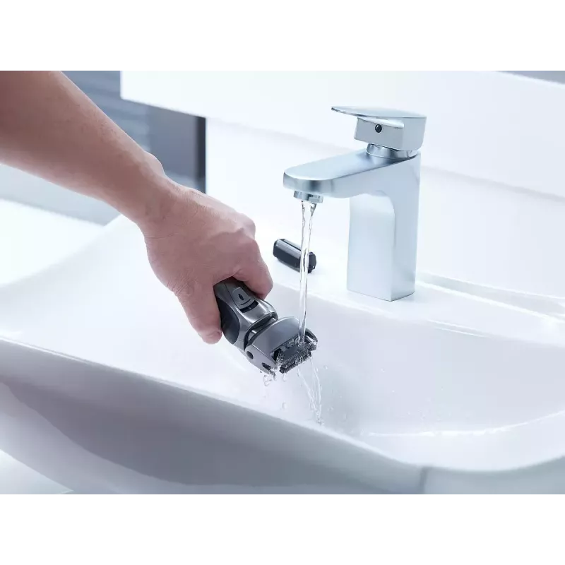Panasonic ES-RW33 afeitadora eléctrica de láminas, Wet & Dry, inalámbrica, recortadora desplegable, autonomía de 30 min, negro/plateado