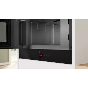 Microondas de integración Bosch Serie 8 BFL7221B1 — 900 W, 21 L, control táctil, negro
