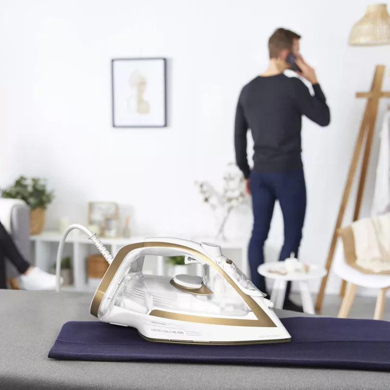 Plancha en seco y de vapor Tefal Puregliss FV8042 con suela Durilium AirGlide Autoclean, 3000 W, bronce, blanco