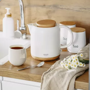 Hervidor eléctrico Adler AD 1304 — 1 L, 1200 W, carcasa de cerámica, tapa abatible, base giratoria 360°, blanco