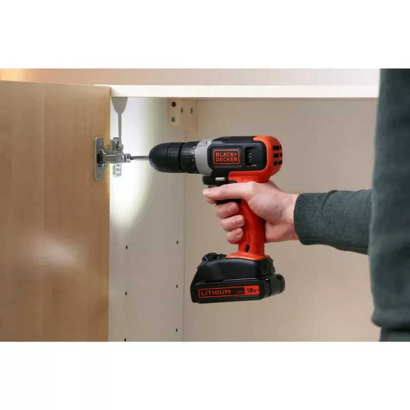 Atornillador con batería Black & Decker BCD001C1, 18 V, Li-Ion 1,5 Ah, naranja/negro