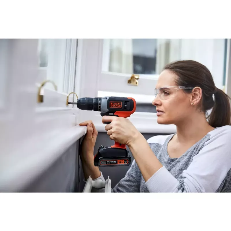 Atornillador con batería Black & Decker BCD001C1, 18 V, Li-Ion 1,5 Ah, naranja/negro