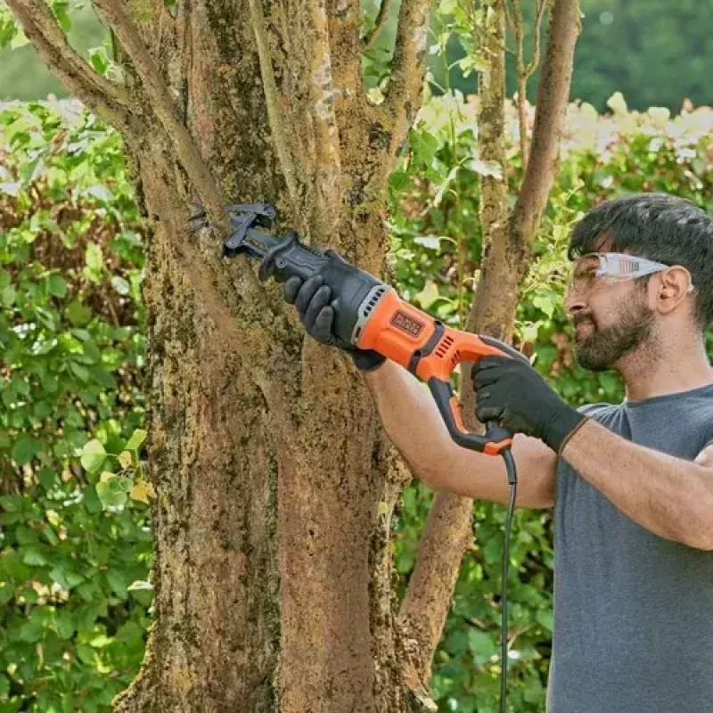 Sierra de sable Black & Decker BES301