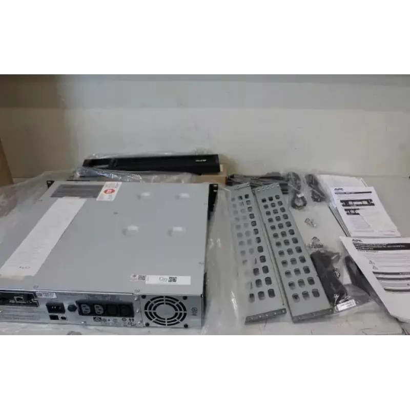 SAI Schneider Electric SMT1500RMI2UNC 1500VA montaje en rack 2U con 4× salidas IEC C13