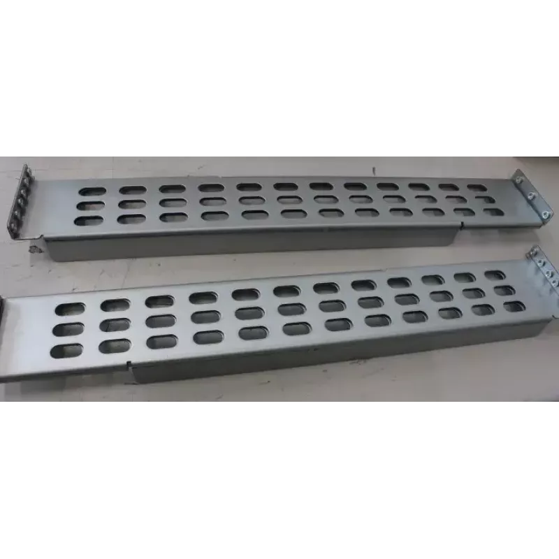 SAI Schneider Electric SMT1500RMI2UNC 1500VA montaje en rack 2U con 4× salidas IEC C13