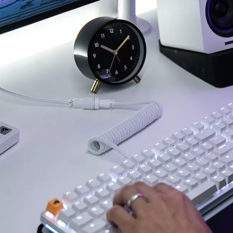 Cable USB enrollado GLORIOUS GMMK Ghost White (GLO-KB-ACC-CBL-COIL-GWHT) – Cable espiral, Ghost White