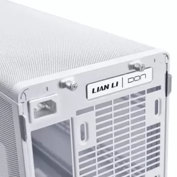 Caja de PC Lian Li A3-mATX Micro Tower blanca con detalles en madera — compatible con Micro-ATX/Mini-ITX, fuentes ATX/SFX/SFX-L