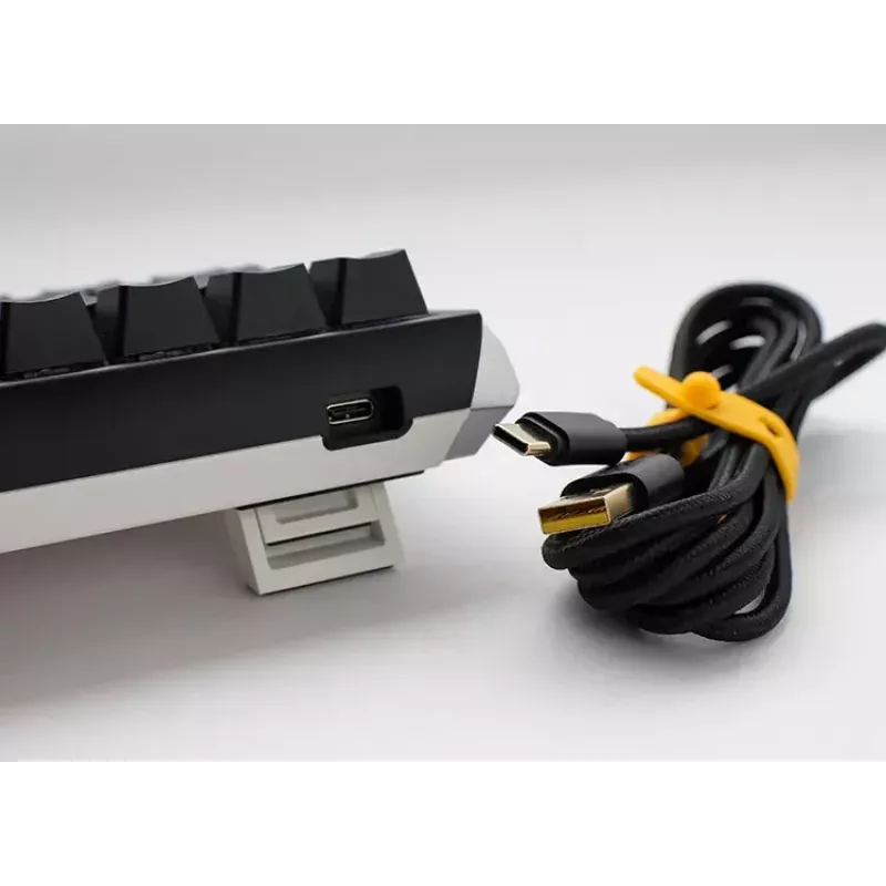 Teclado Ducky One 3 Classic SF gaming USB mecánico 67 teclas RGB