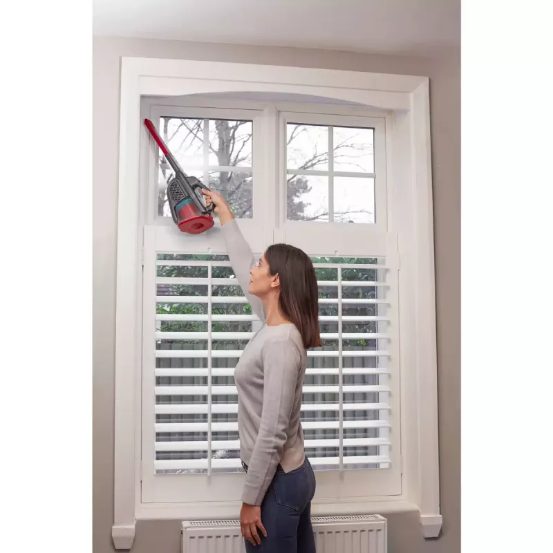 Aspirador de mano Black & Decker BHHV315J — 12V inalámbrico, 20 AW de potencia de succión, 0,7 L sin bolsa, 16 min de autonomía