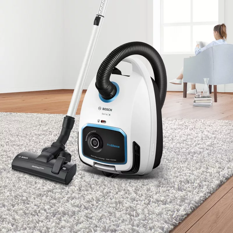 Aspirador de escoba Bosch Serie 6 BGB6SIL1 — 700 W, bolsa de 4 L, HEPA 13, radio de acción de 12 m, blanco