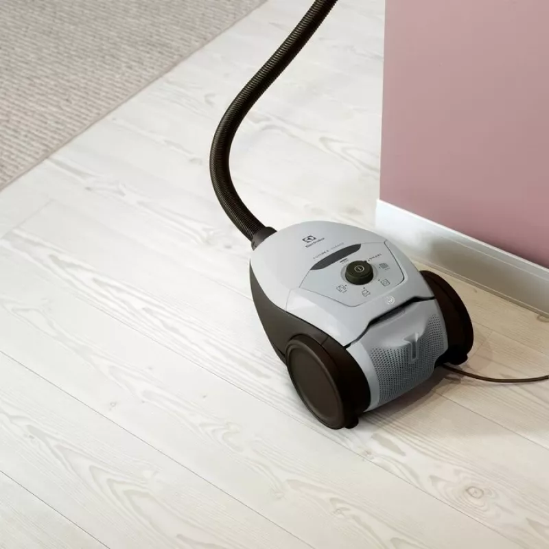 Aspirador de escoba Electrolux Pure D8 — bolsa de 3,5 L, 600 W, tubo telescópico, filtro higiénico, radio de acción de 12 m