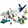 Set de construcción LEGO avión de pasajeros 60367 — serie City, 913 piezas, 2 minifiguras, interior detallado