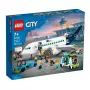 Set de construcción LEGO avión de pasajeros 60367 — serie City, 913 piezas, 2 minifiguras, interior detallado