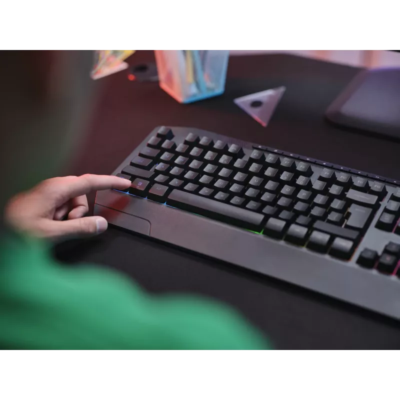 Teclado gaming con cable TRUST GXT 836 Evocx USB QWERTY US-inglés, iluminación RGB, reposamuñecas, 114 teclas, formato 110%