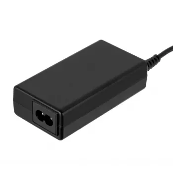 Fuente de alimentación universal para portátil Akyga AK-NU-12 65 W, 18,5–20 V, 6 conectores intercambiables, negra
