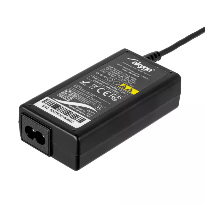 Fuente de alimentación universal para portátil Akyga AK-NU-12 65 W, 18,5–20 V, 6 conectores intercambiables, negra