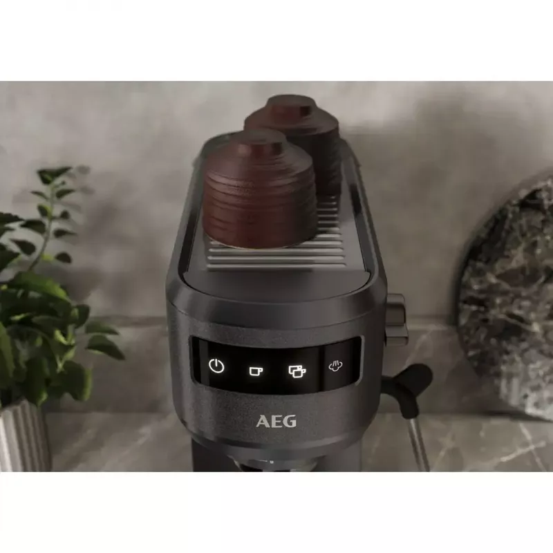 Cafetera espresso AEG EC6-1-6BST, manual, de sobremesa, depósito de agua 1,0 l, 15 bar, espumador de leche, 1450 W, control táctil, negro