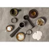 Cafetera espresso AEG EC6-1-6BST, manual, de sobremesa, depósito de agua 1,0 l, 15 bar, espumador de leche, 1450 W, control táctil, negro