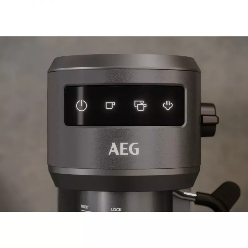Cafetera espresso AEG EC6-1-6BST, manual, de sobremesa, depósito de agua 1,0 l, 15 bar, espumador de leche, 1450 W, control táctil, negro