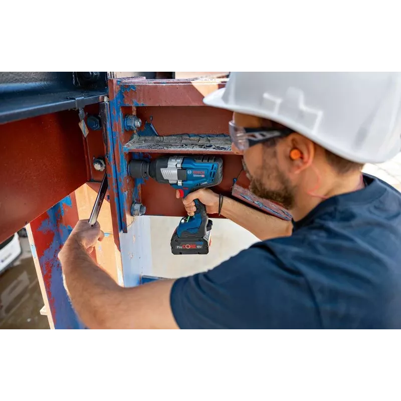 Atornillador de impacto a batería Bosch GDS 18V-1600 HC — 1600 Nm de par, sistema de batería 18V