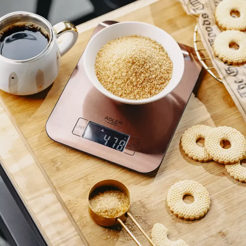 Báscula de cocina electrónica Adler AD 3183 — capacidad 5 kg, precisión 1 g, superficie de pesaje de acero inoxidable, color cobre