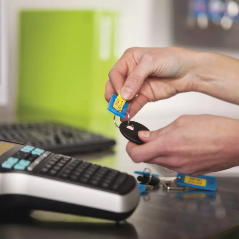 DYMO LabelManager 420P set de impresora de etiquetas de alto rendimiento con batería y portátil | teclado ABC con 4 rollos de etiquetas D1 y maletín de transporte