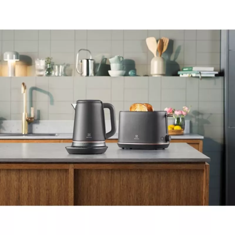 Electrolux E7K16BP hervidor de agua 1,7 l 2400 W negro, cobre
