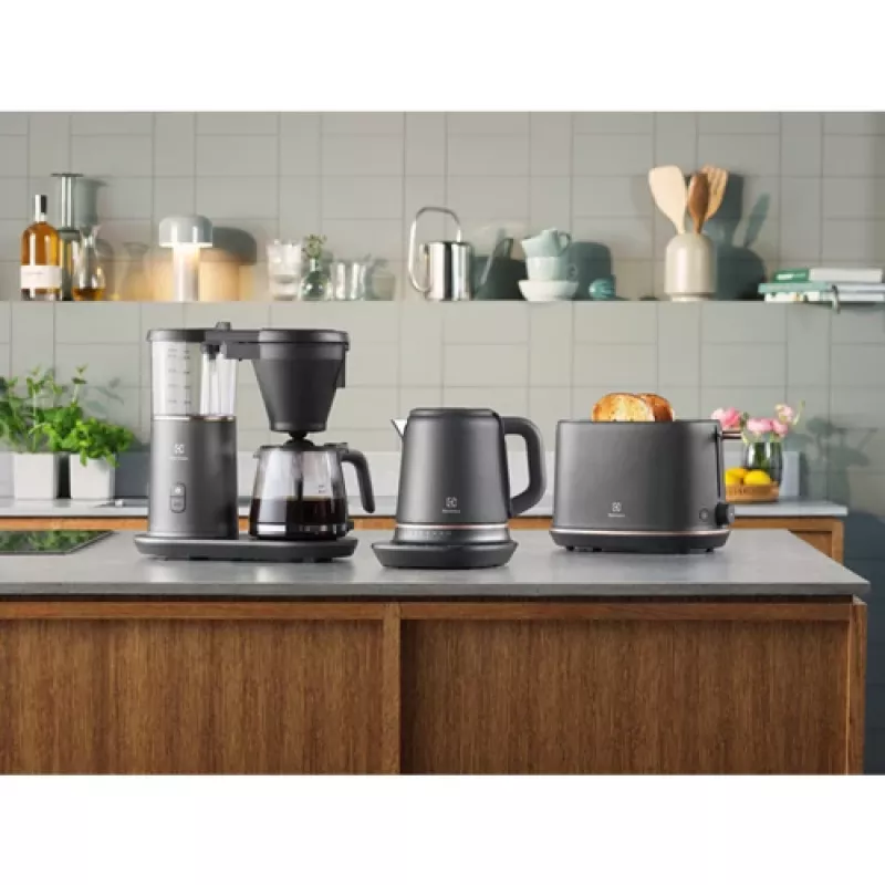 Electrolux E7K16BP hervidor de agua 1,7 l 2400 W negro, cobre
