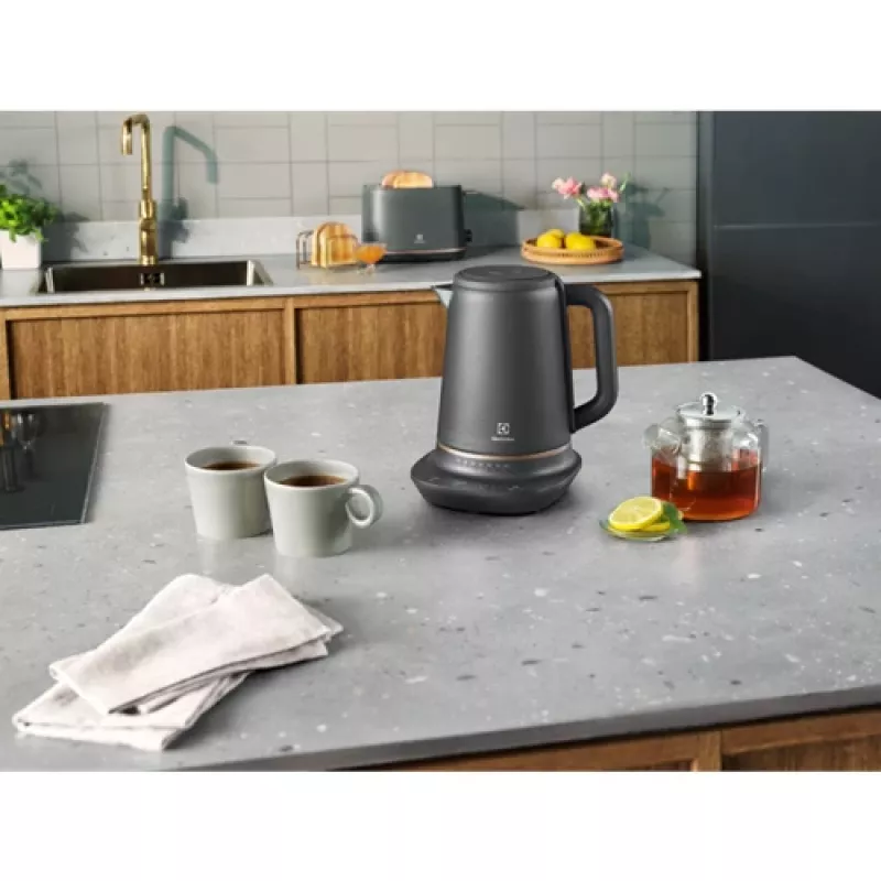 Electrolux E7K16BP hervidor de agua 1,7 l 2400 W negro, cobre