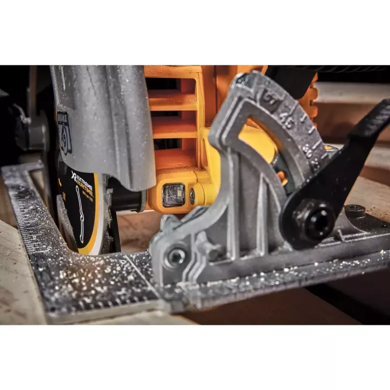 Sierra circular portátil DeWALT DCS573NT-XJ