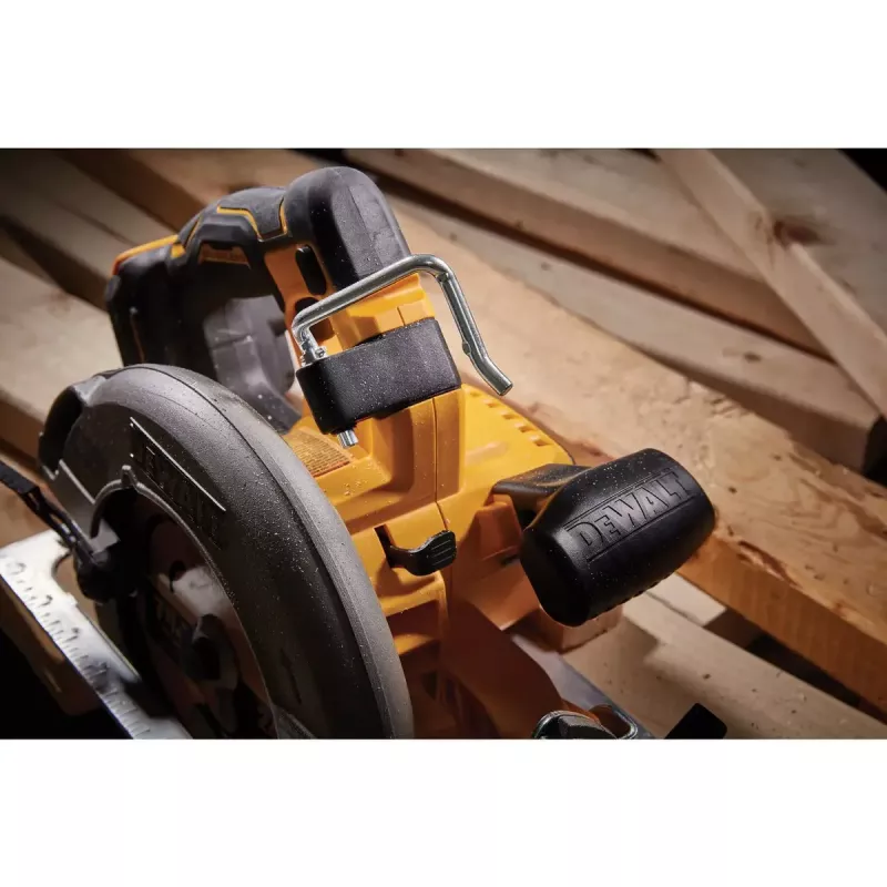 Sierra circular portátil DeWALT DCS573NT-XJ