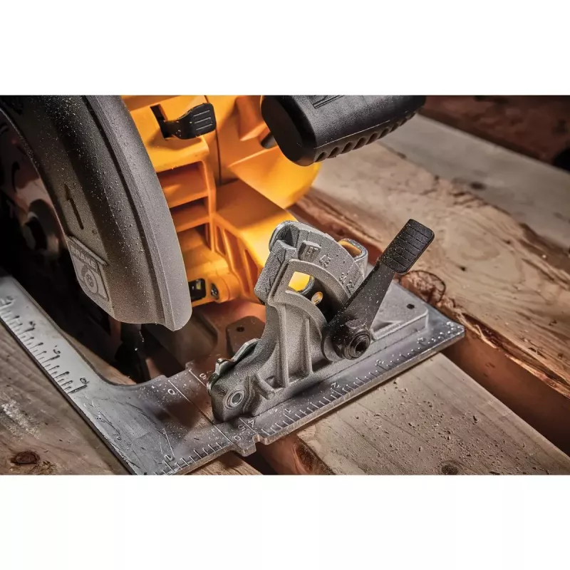 Sierra circular portátil DeWALT DCS573NT-XJ