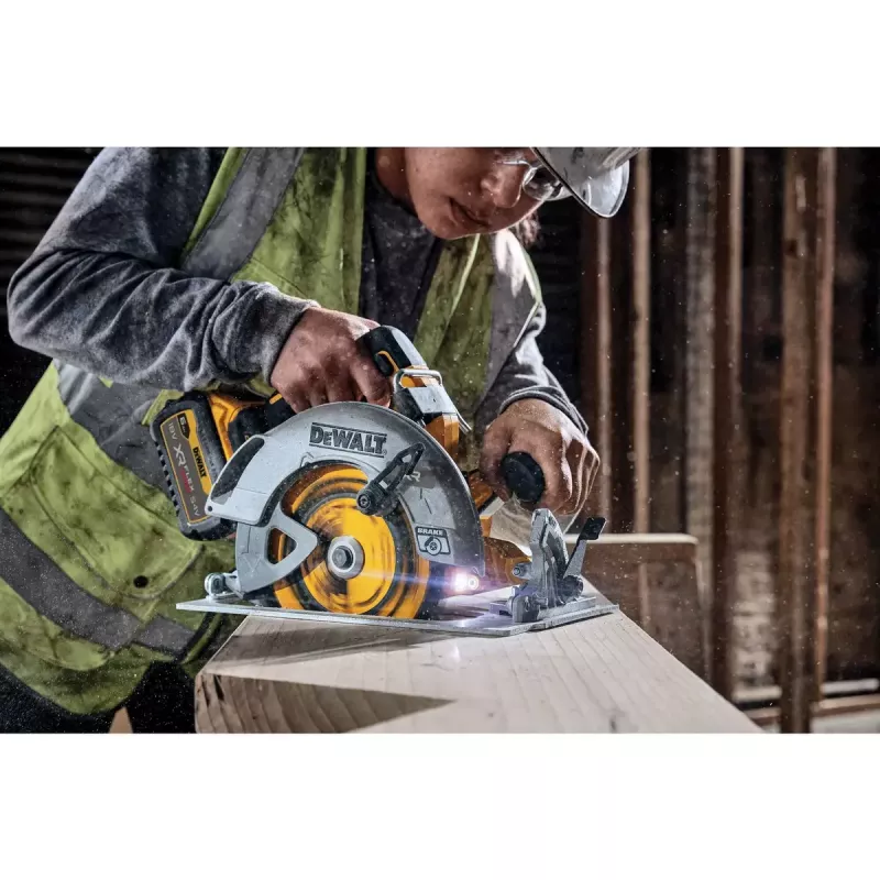 Sierra circular portátil DeWALT DCS573NT-XJ
