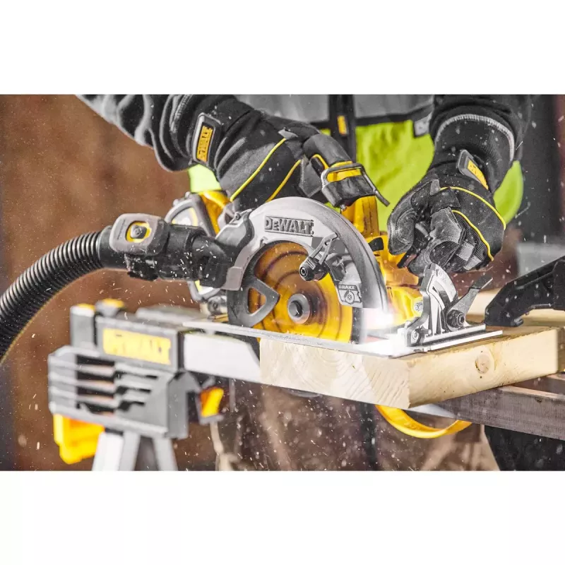 Sierra circular portátil DeWALT DCS573NT-XJ