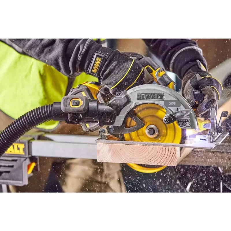 Sierra circular portátil DeWALT DCS573NT-XJ