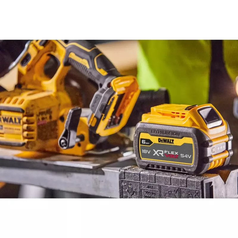 Sierra circular portátil DeWALT DCS573NT-XJ