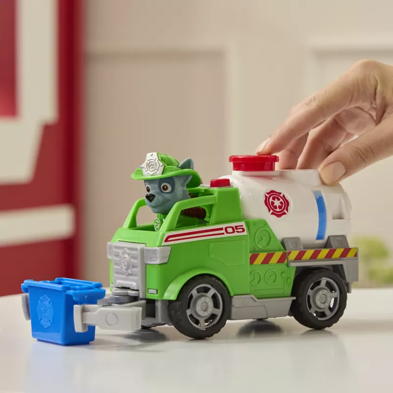 PAW Patrol Fire Rescue: Rocky Rescue camión cisterna de bomberos con figura de acción, brazo de agarre y camión de juguete, juguete para niños y niñas a partir de 3 años