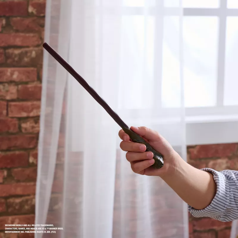 Spin Master Wizarding World Harry Potter varita auténtica de Ron Weasley con soporte de Hogwarts, para juegos de rol, de plástico, a partir de 14 años