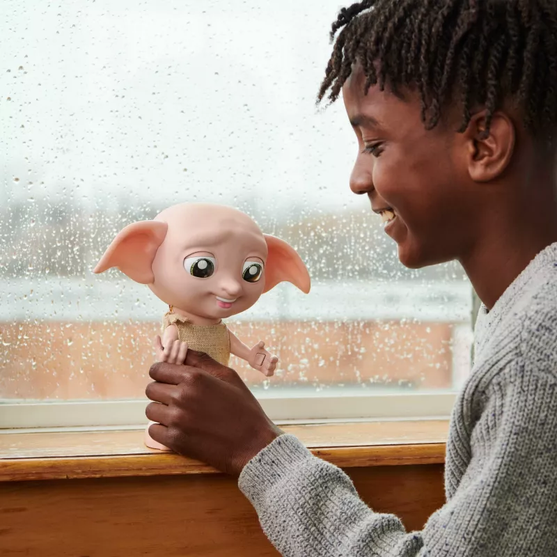 Juguete interactivo Wizarding World Harry Potter Dobby con función de voz AAA multicolor