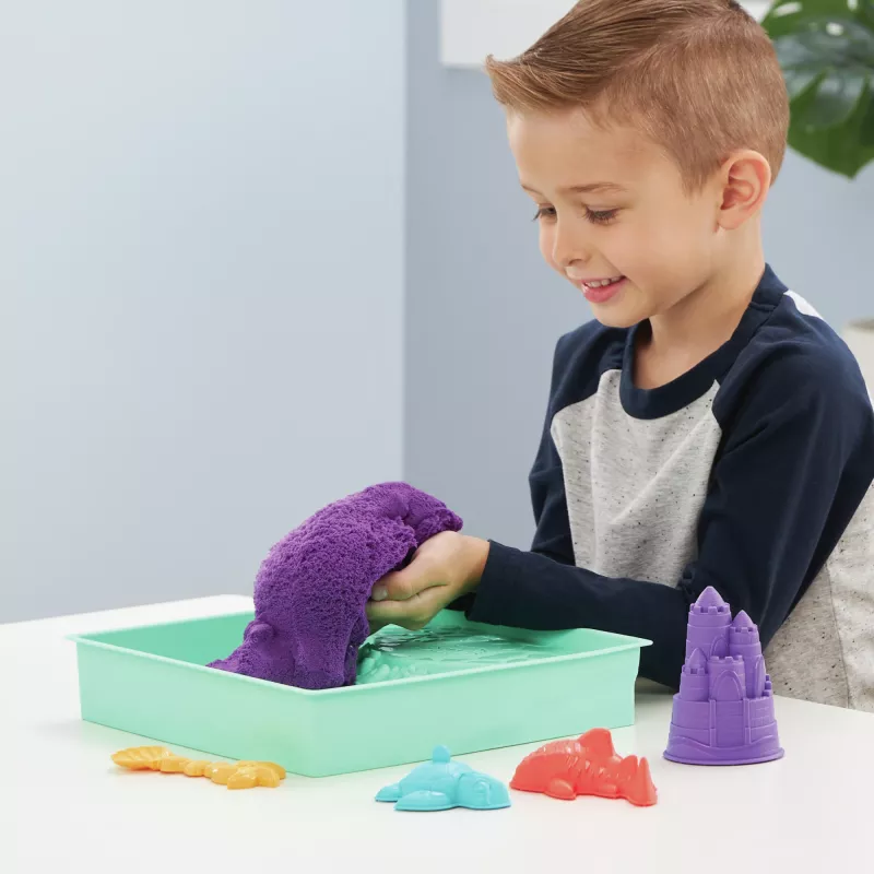 Kinetic Sand, set de arenero, regalos creativos de Pascua, incluye 453 g de arena moldeable lila, 4 herramientas y moldes, almacenamiento, juguete sensorial para niños a partir de 3 años