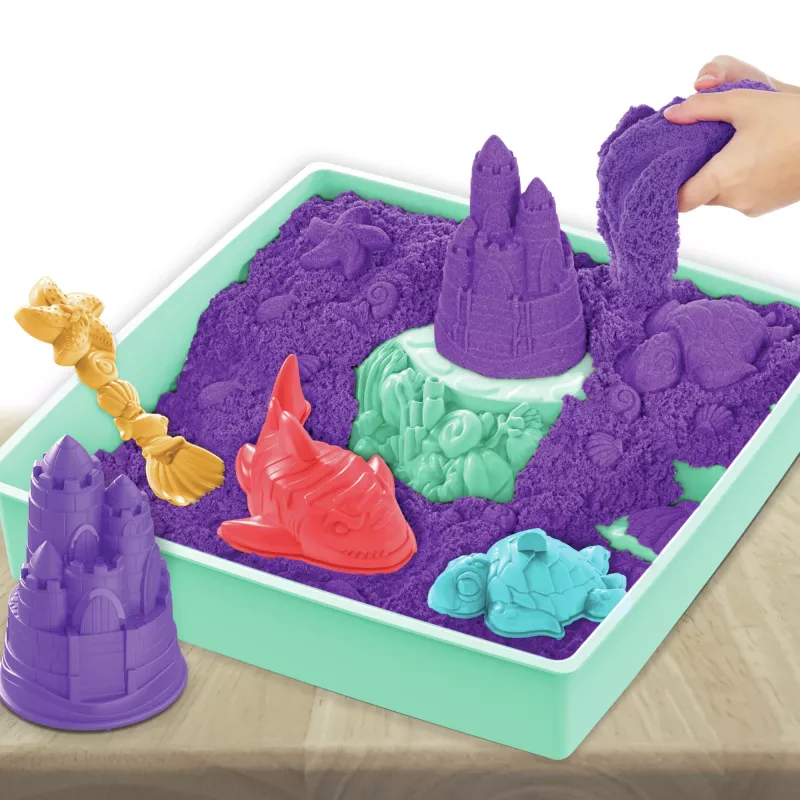 Kinetic Sand, set de arenero, regalos creativos de Pascua, incluye 453 g de arena moldeable lila, 4 herramientas y moldes, almacenamiento, juguete sensorial para niños a partir de 3 años