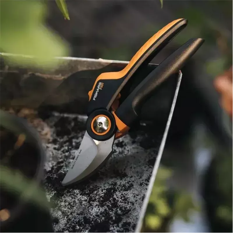 Tijera de podar Fiskars X-Series L P961 — bypass, hoja de acero, corte de 2,6 cm, 222 mm de longitud