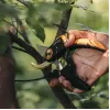 Tijera de jardín Fiskars Plus PowerLever P721 — tijera de bypass para ramas y tallos