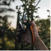 Tijera de jardín Fiskars Plus PowerLever P721 — tijera de bypass para ramas y tallos