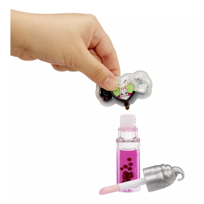 MGA Entertainment Yummiland muñeca con brillo de labios Sour Sweeties - Misty Cakes