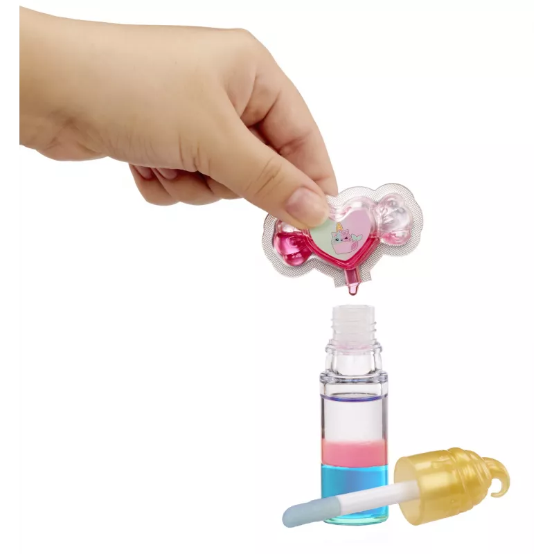 MGA Entertainment Yummiland muñeca misteriosa con brillo de labios - Phoebe Frappe