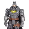 Spin Master Batman 30 cm Deluxe figura de acción con función de golpe y lanzamiento, 5 accesorios, efectos de luz y sonido, a partir de 4 años