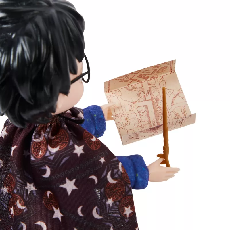 Wizarding World Harry Potter, set de regalo de muñecos Harry Potter de 8 inch con capa de invisibilidad y 5 accesorios, juguete infantil a partir de 6 años