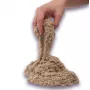Kinetic Sand, 2 lb arena de juego marrón, juguete sensorial moldeable para niños, bolsa resellable (el envase puede variar), para niños a partir de 3 años