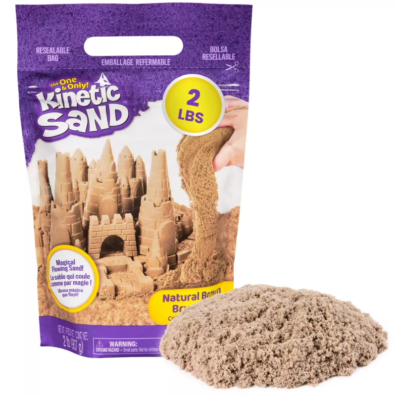 Kinetic Sand, 2 lb arena de juego marrón, juguete sensorial moldeable para niños, bolsa resellable (el envase puede variar), para niños a partir de 3 años